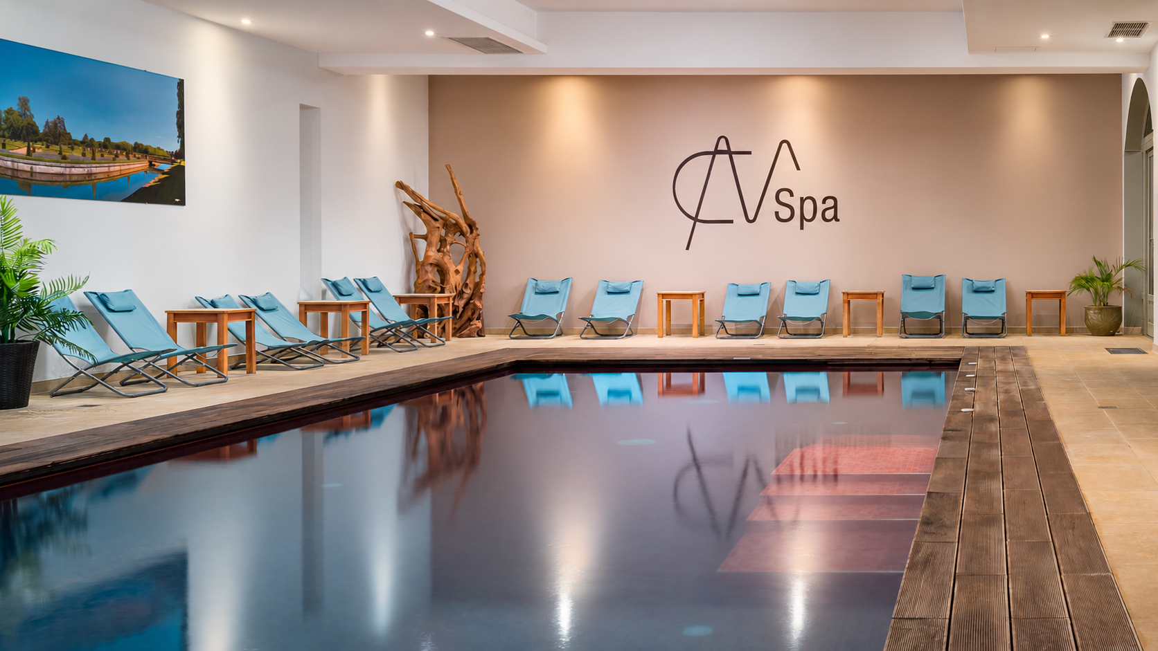 Piscine intérieure du spa
