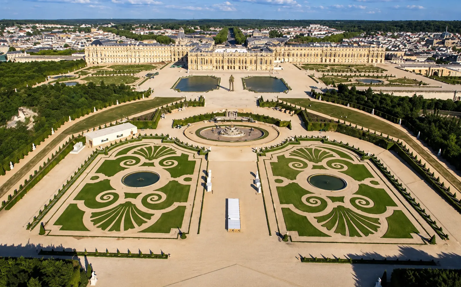 Le château et ses jardins vus du ciel